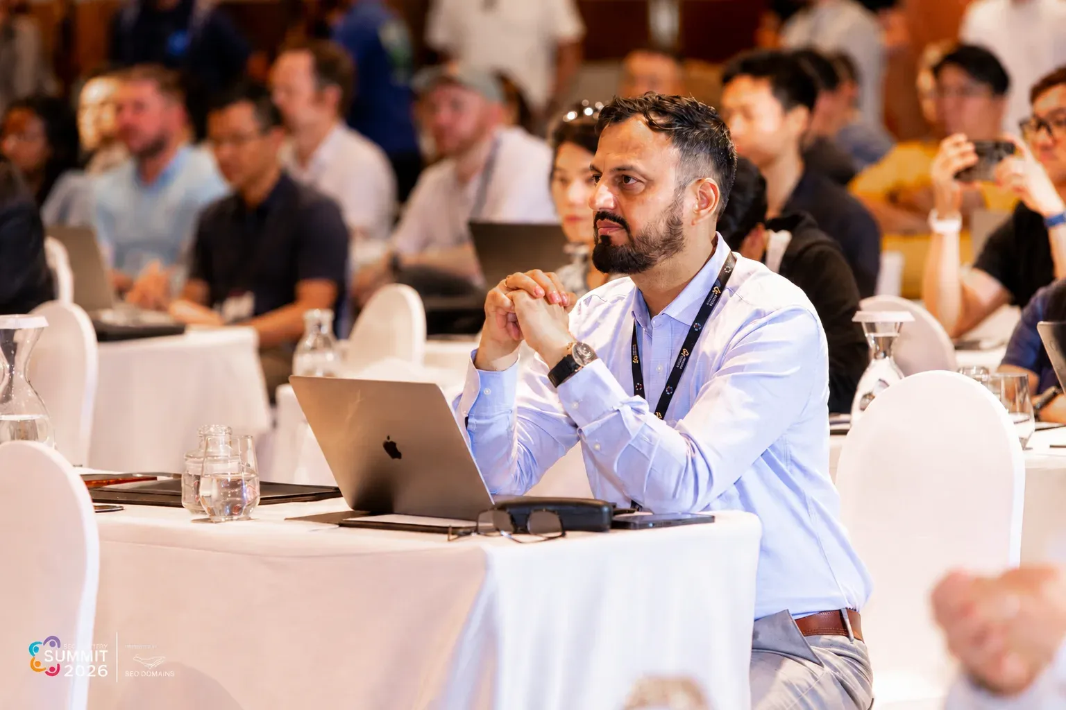Sandeep Goel talking with attendees at an SEO conference